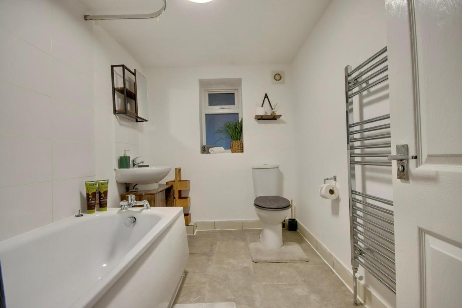 Southsea Getaway Apartment With Pool Table And Hot Tub Portsmouth Bagian luar foto